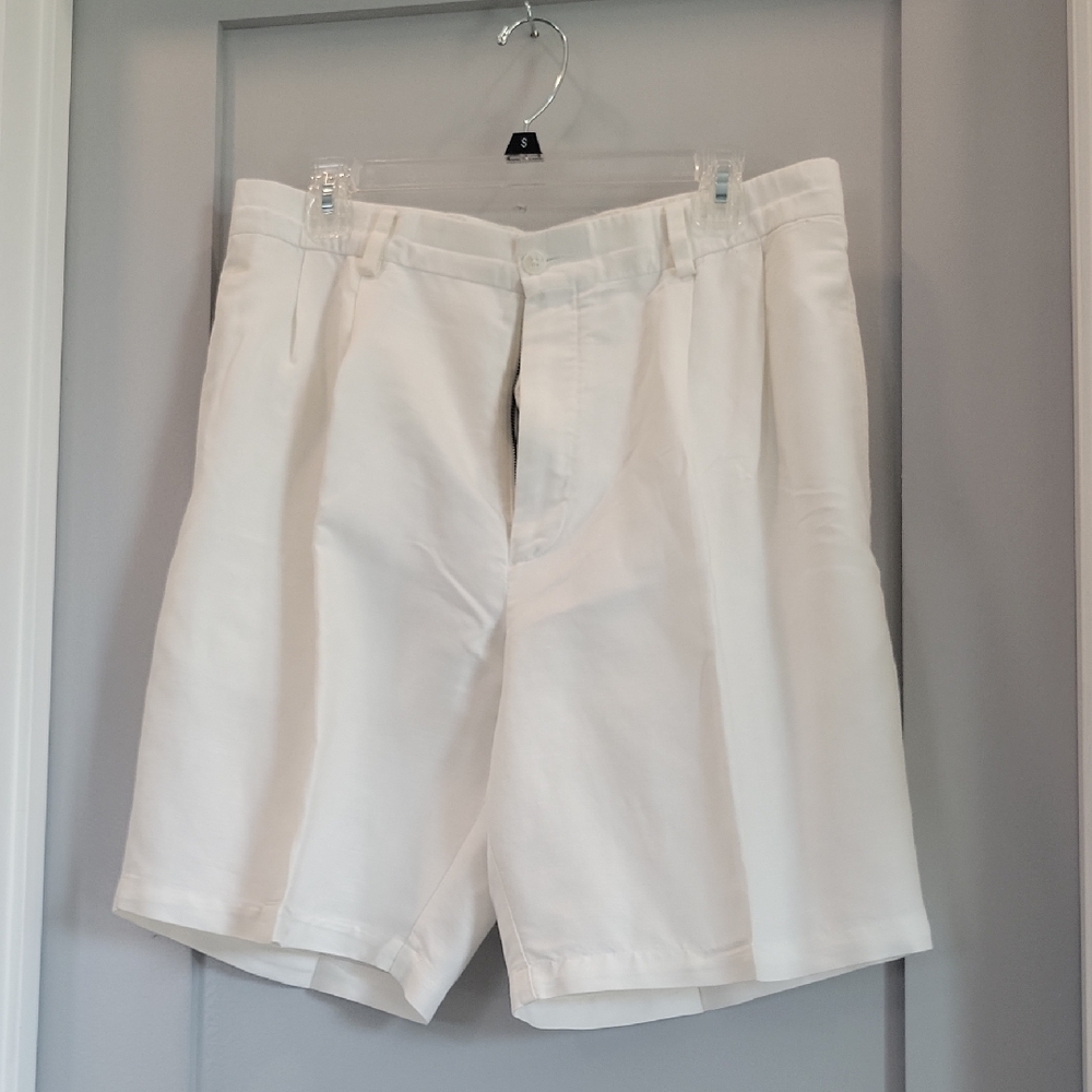 Roundtree & Yorke White Flat Front Men's Shorts